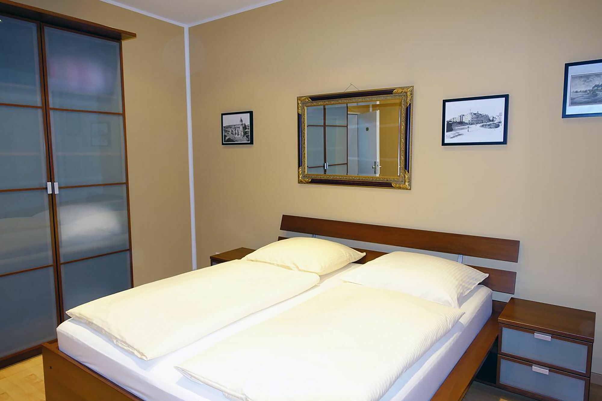 Suedbruecke Koeln Hotel Bagian luar foto